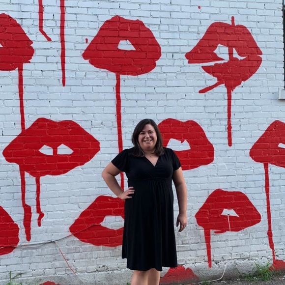 Meet your Posher, Carolyn - Picture 2 of 2